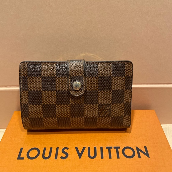 Louis Vuitton Handbags - 💯% Authentic Louis Vuitton Damier Ebene French Kiss-Lock Wallet ✨